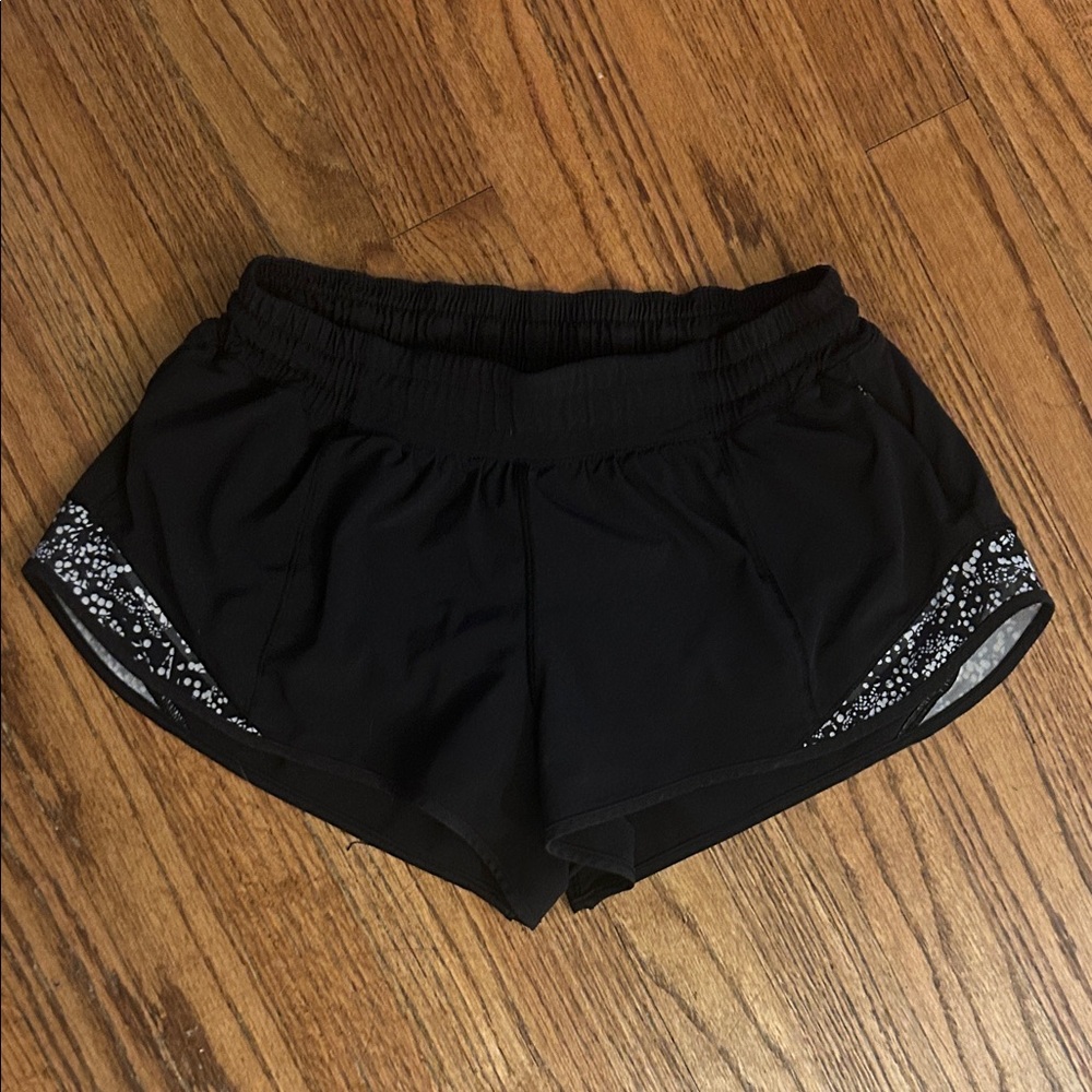 Lululemon | Hotty Hot Short II *2.5-size 8